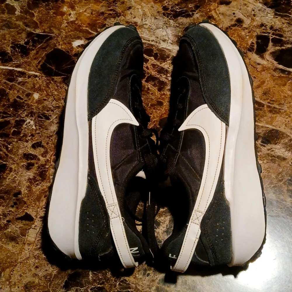 Shoes - Picture 1 of 4